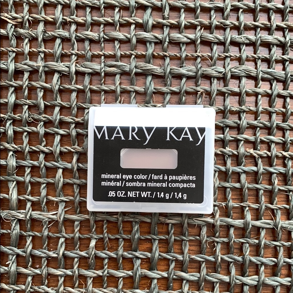 Mary Kay NIP Mineral Eye Color Compact in Driftwood